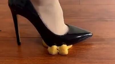 国产超舒服高跟鞋视频,揭秘国产超舒适高跟鞋的时尚魅力  第3张